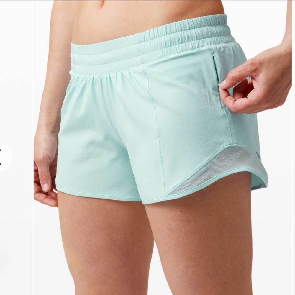 Lululemon Hotty Hot Shorts 4", Size 8, Light Blue